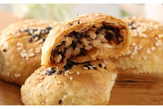 酥餅機(jī)廠家分享金華酥餅制作方法與規(guī)?；瘷C(jī)器生產(chǎn)